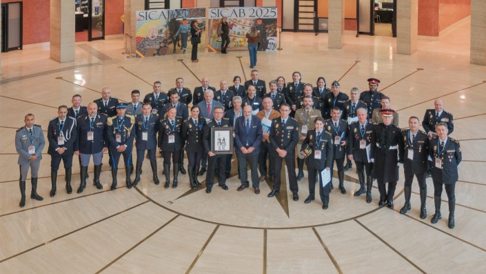 Foto de familia de las diferentes Unidades Montadas de la Policía Nacional