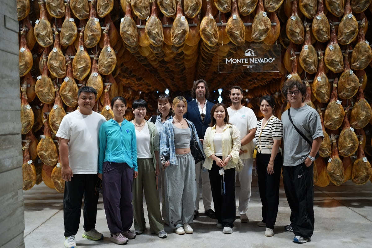 DELEGACIÓN DE LOS 100000 FUNDADORES SHÍ WÀN JIĀ DE SHANG JUN Y FAN DENG (17)