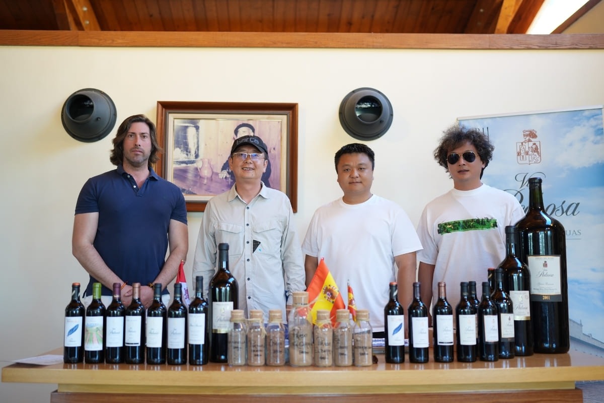 DELEGACIÓN DE LOS 100000 FUNDADORES SHÍ WÀN JIĀ DE SHANG JUN Y FAN DENG (42)