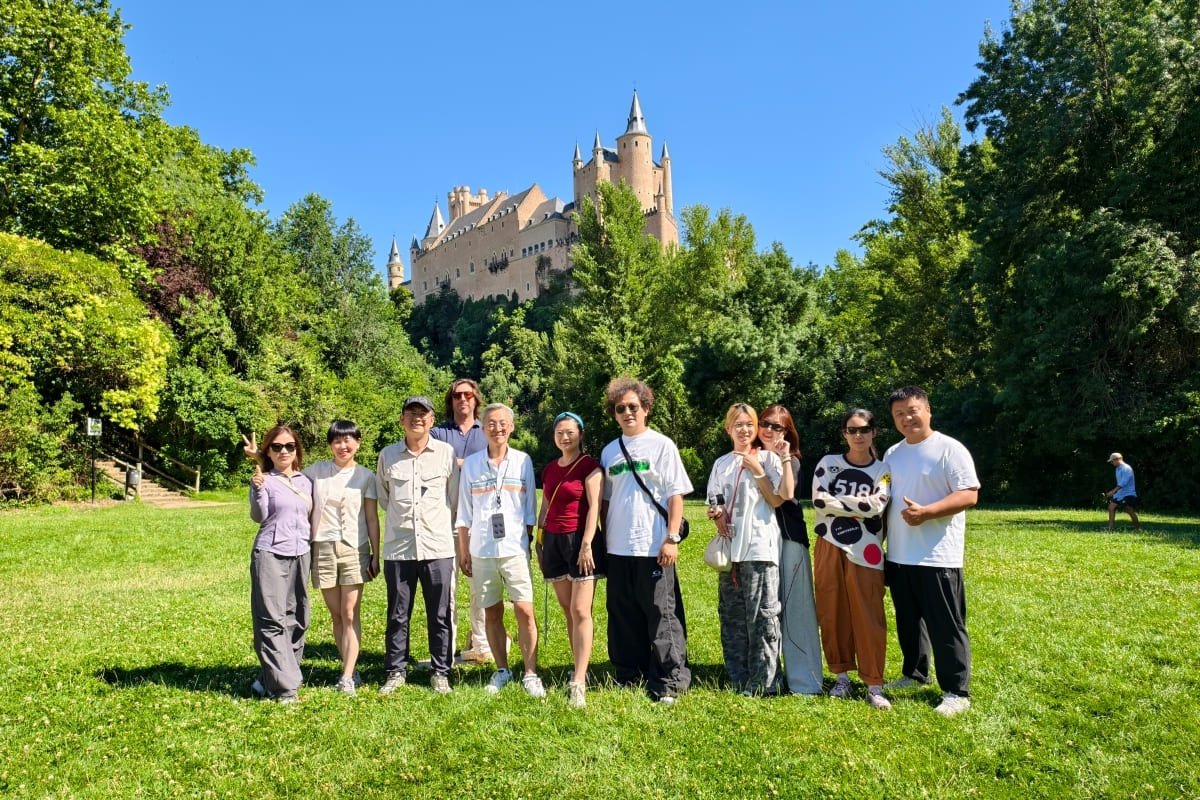 DELEGACIÓN DE LOS 100000 FUNDADORES SHÍ WÀN JIĀ DE SHANG JUN Y FAN DENG (45)