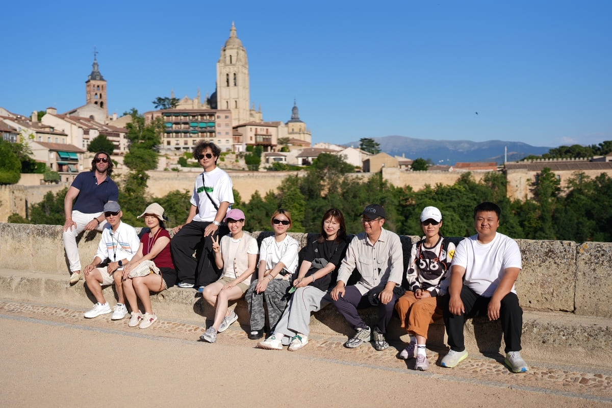 DELEGACIÓN DE LOS 100000 FUNDADORES SHÍ WÀN JIĀ DE SHANG JUN Y FAN DENG (46)