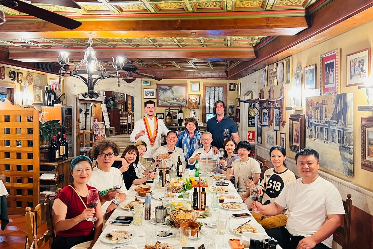 DELEGACIÓN DE LOS 100000 FUNDADORES SHÍ WÀN JIĀ DE SHANG JUN Y FAN DENG (47)