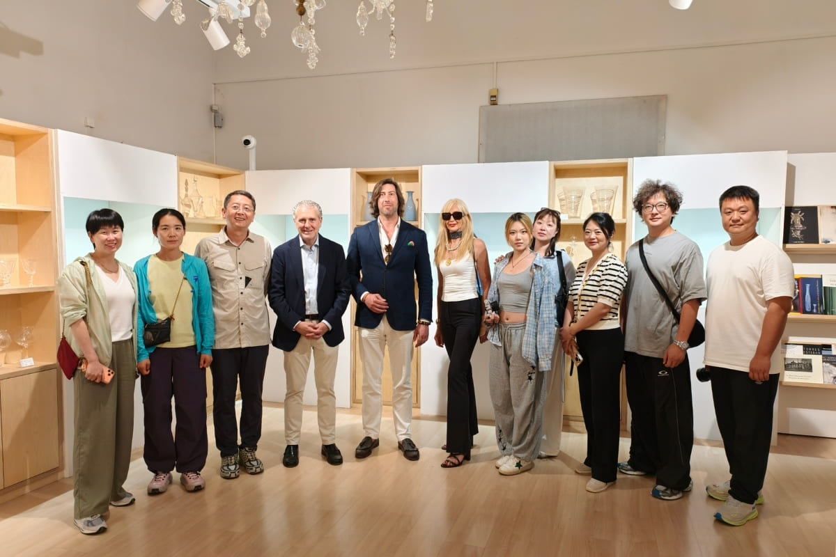 DELEGACIÓN DE LOS 100000 FUNDADORES SHÍ WÀN JIĀ DE SHANG JUN Y FAN DENG (6)